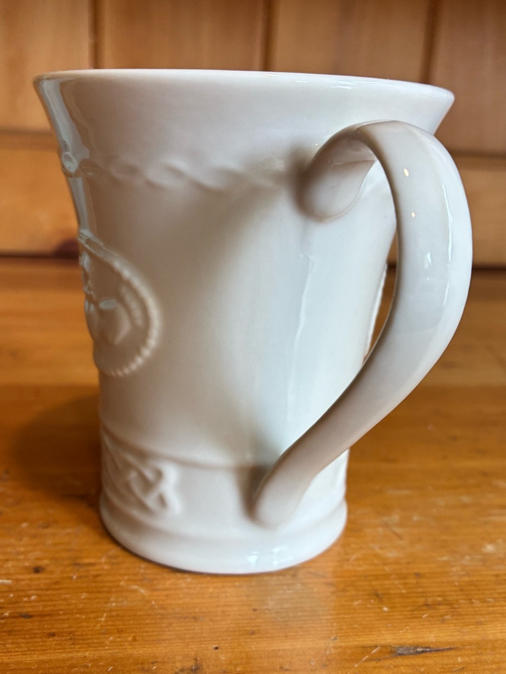Belleek White Ceramic Piece with Gold Marking - Picture 3 of 12